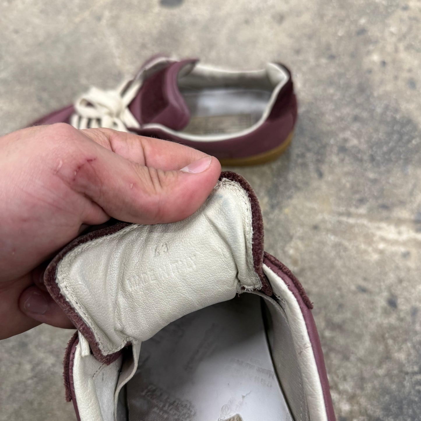 MAISON MARGIELA GAT in burgundy