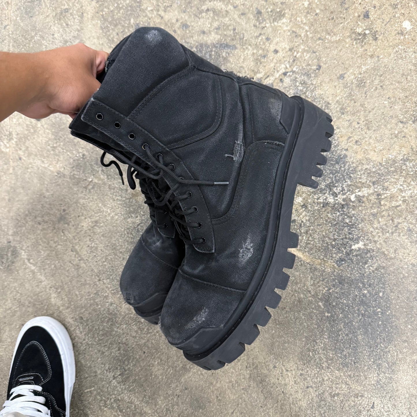 Balenciaga Distressed Strike Boots(45)