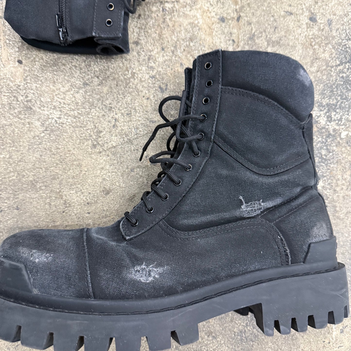 Balenciaga Distressed Strike Boots(45)
