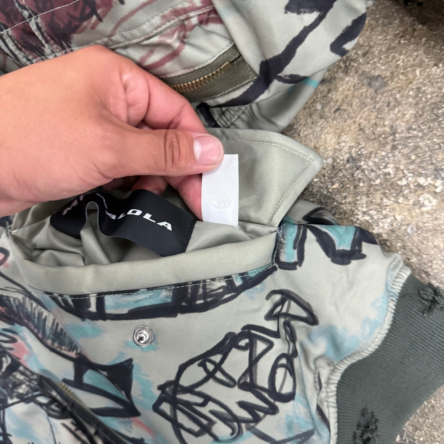MOWALOLA GRAFFITI  NYC BOMBER