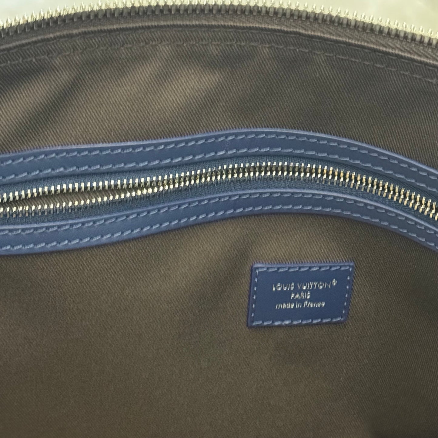 This Louis Vuitton Keepall Bandoulière 50