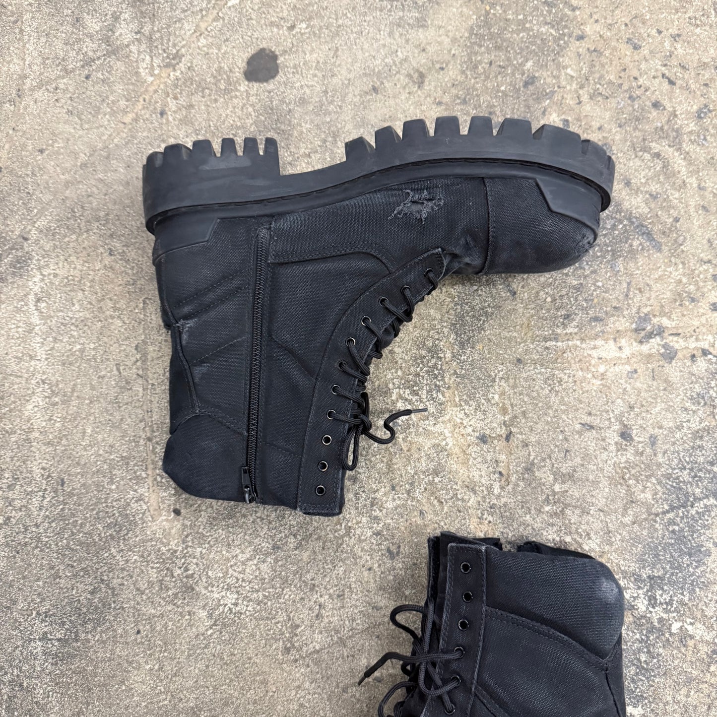 Balenciaga Distressed Strike Boots(45)