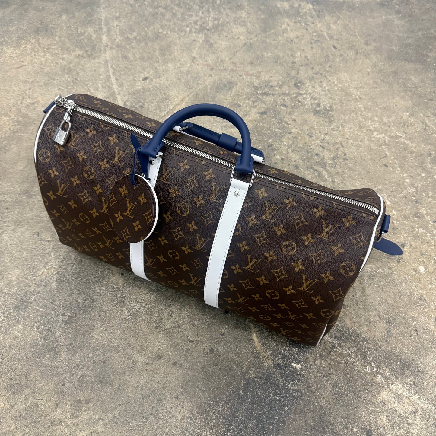 This Louis Vuitton Keepall Bandoulière 50