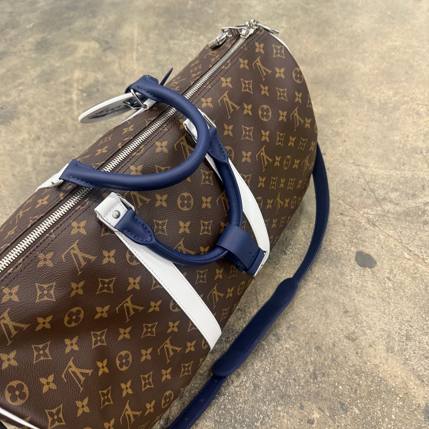 This Louis Vuitton Keepall Bandoulière 50