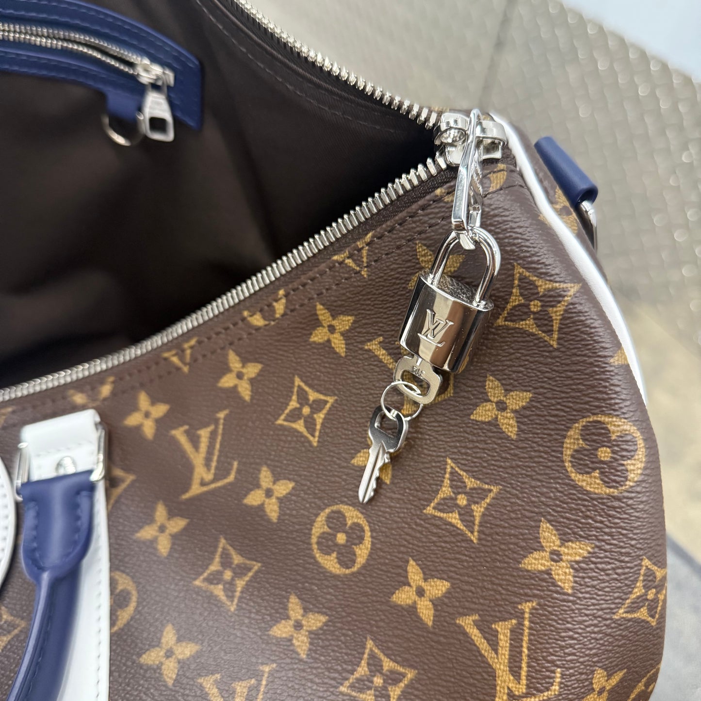 This Louis Vuitton Keepall Bandoulière 50