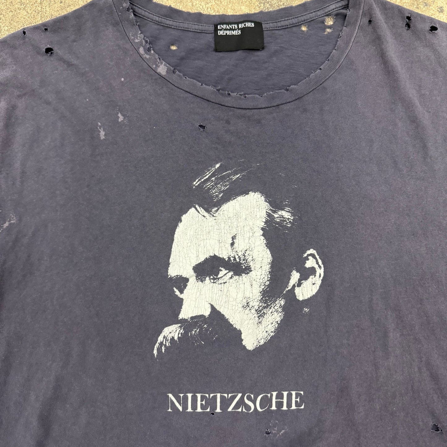 ENFANTS RICHES DEPRIMES NIETZSCHE TEE