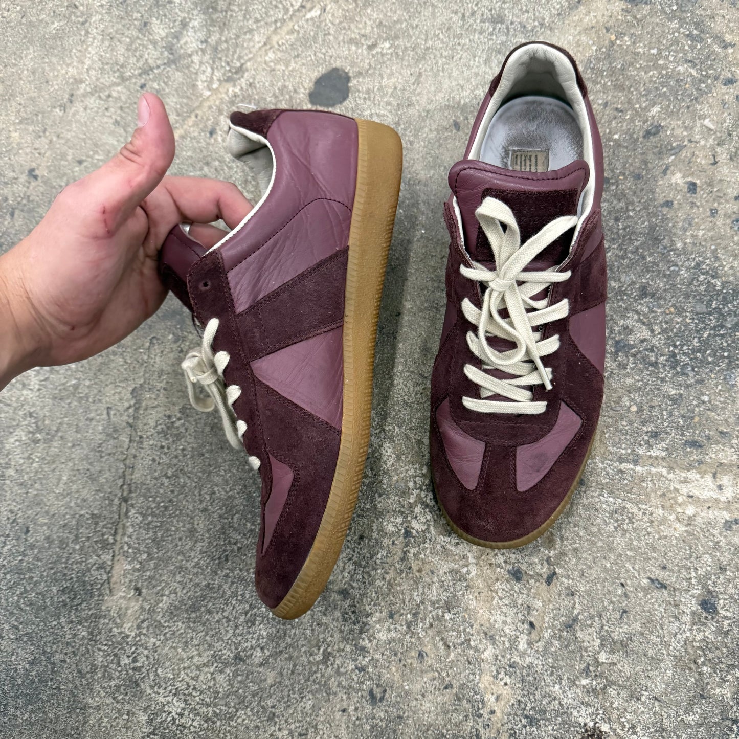 MAISON MARGIELA GAT in burgundy