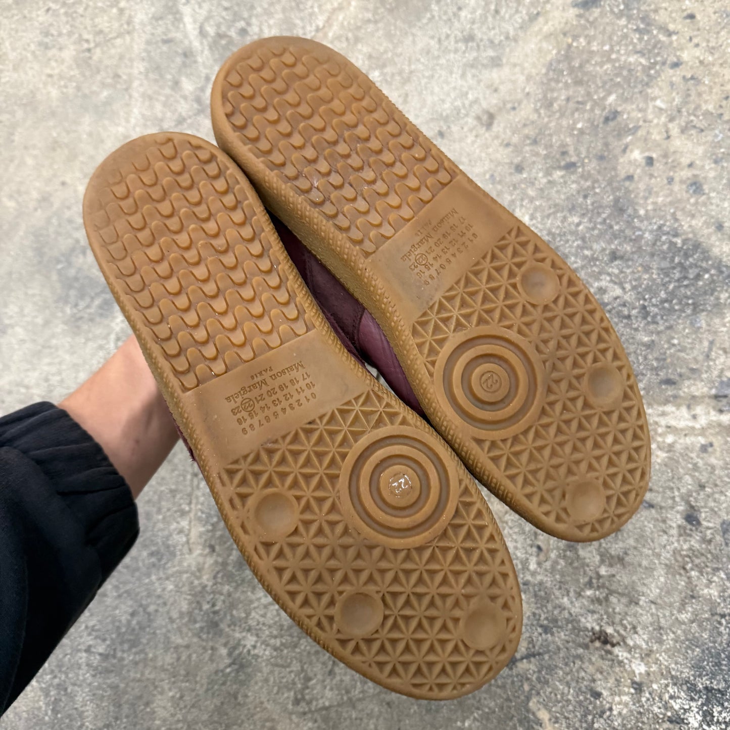 MAISON MARGIELA GAT in burgundy