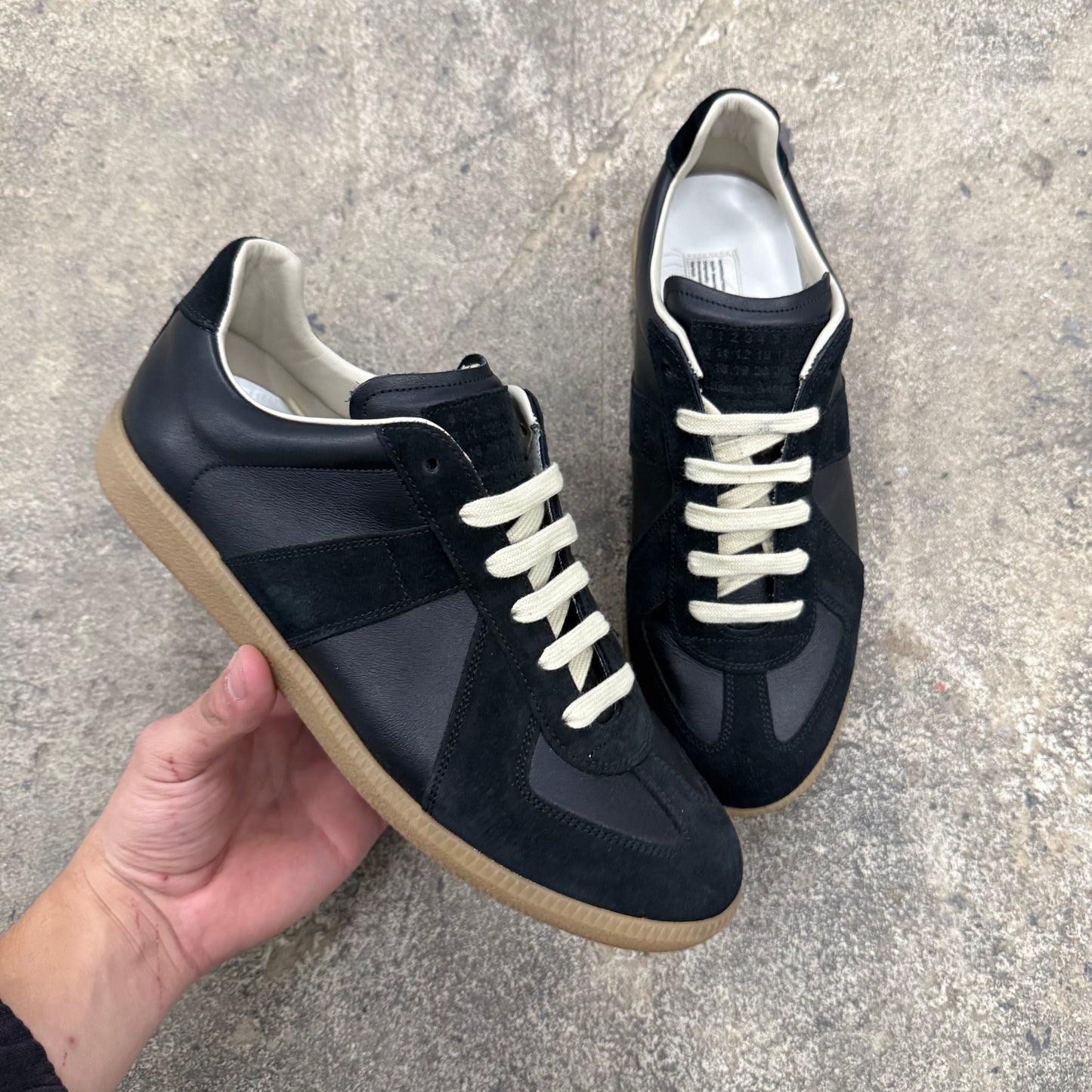 MAISON MARGIELA GAT Black and Gum