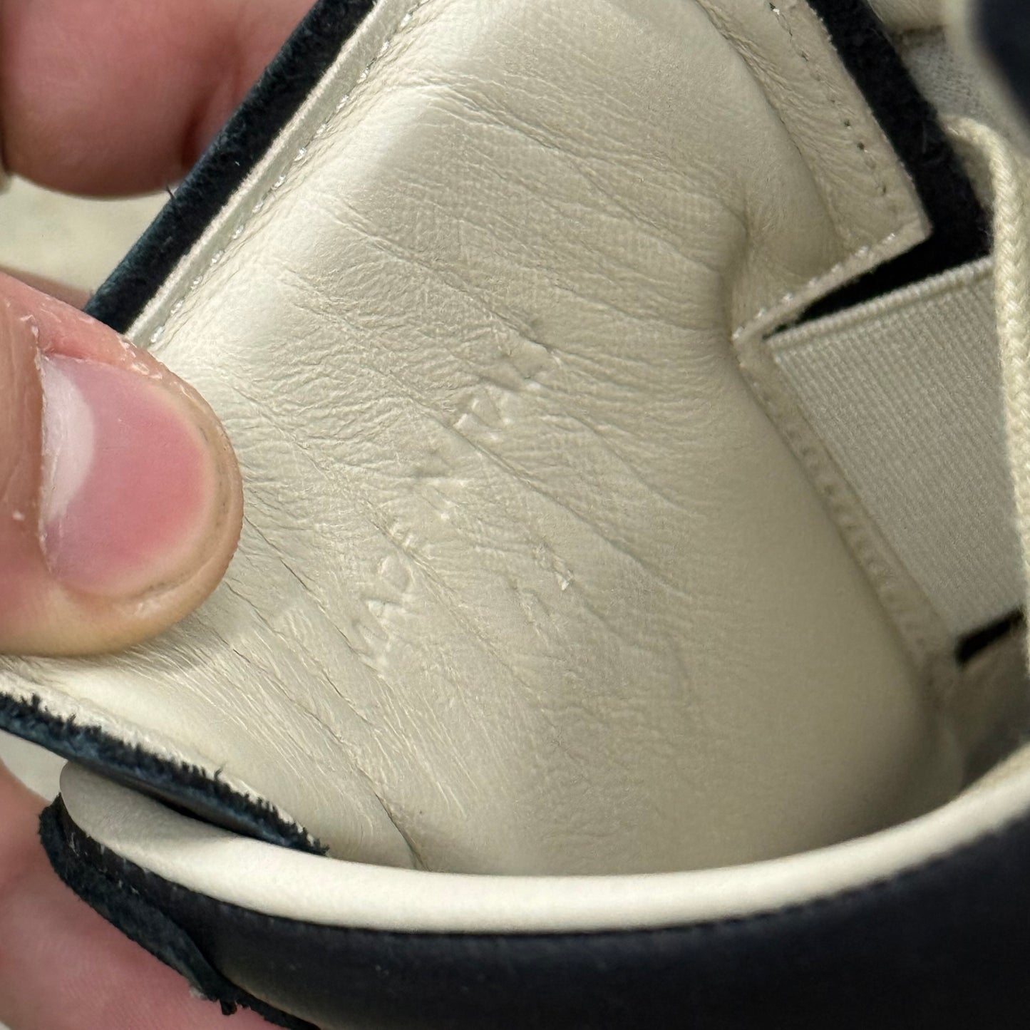 MAISON MARGIELA GAT Black and Gum